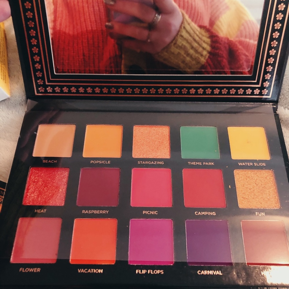 ace beaute nostalgia eyeshadow palette